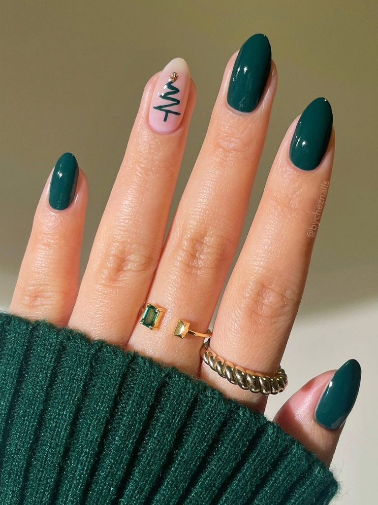 Green winter nails in emerald with a line art Christmas tree